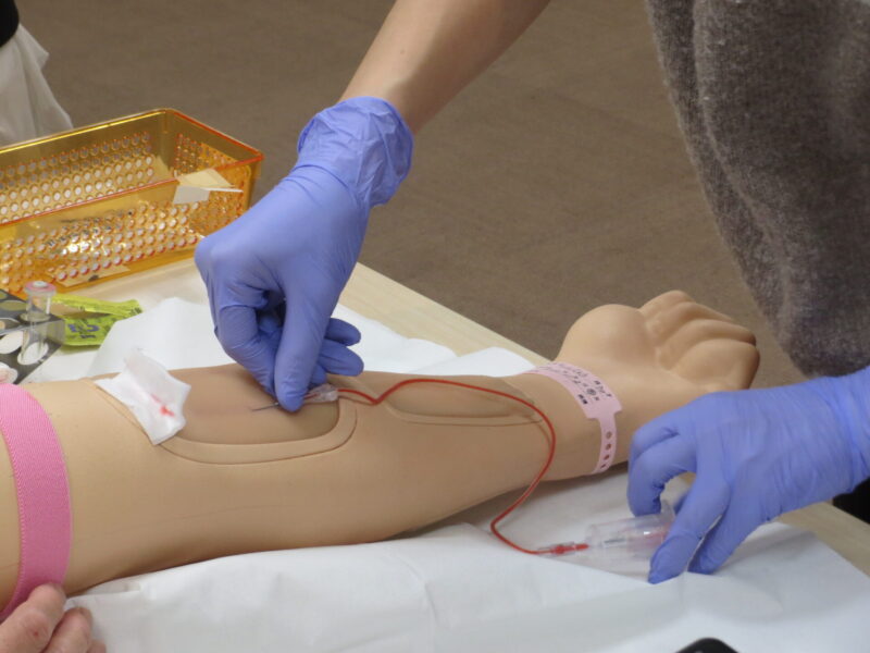 看護技術(採血、点滴、筋肉注射、吸引)演習